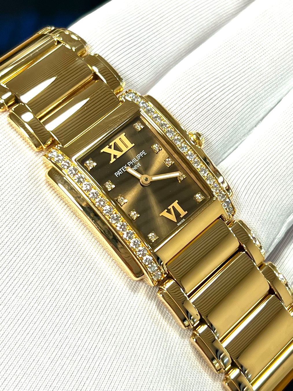 Patek Philippe Uhren: Patek Philippe Twenty-4 / 4910/11R – Neu (gemäss Beschreibung) aus Nyon von Lunas_Watches 6