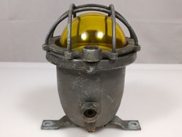 Antike Bunkerlampe SCHACO mit gelbem Glas, Fabriklampe
