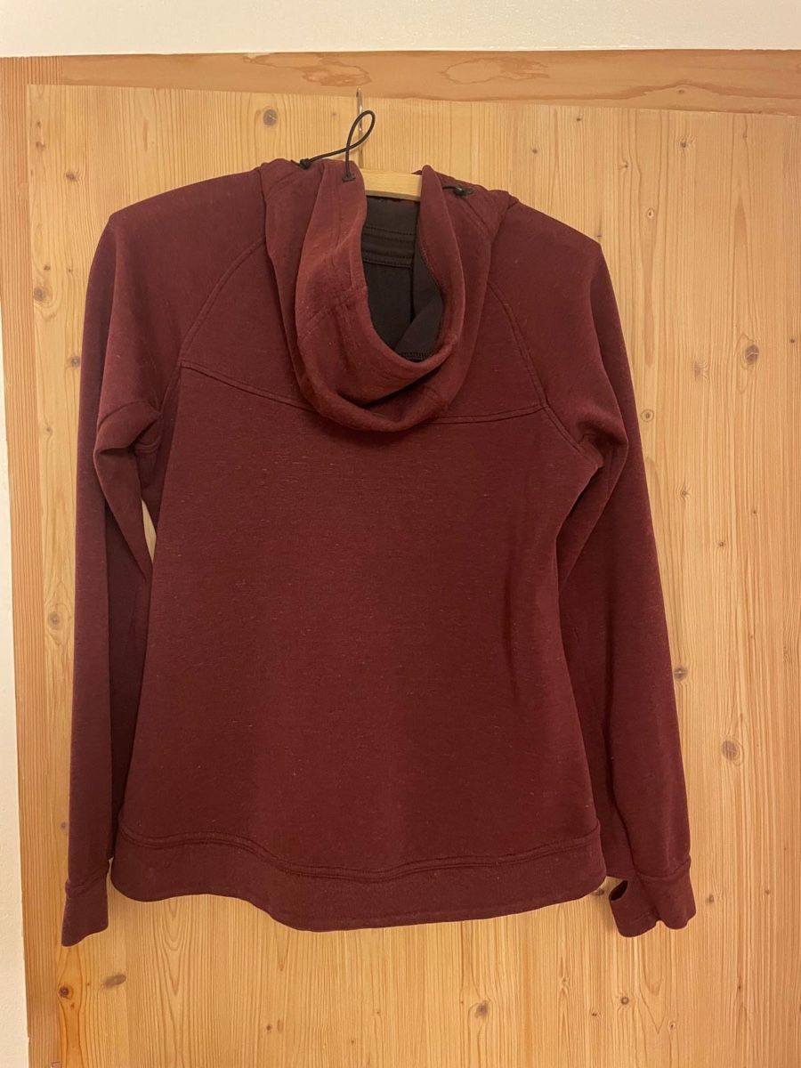 Pulls & Sweat-shirts: Nike Damenjacke Gr. S – D'occasion à Igis par zin_19 1