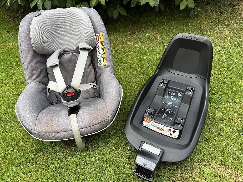 Seggiolini per auto: Maxi Cosi 2way Pearl inkl. Isofixbasis – Usato da Worben venduto da Andi_Gerpe