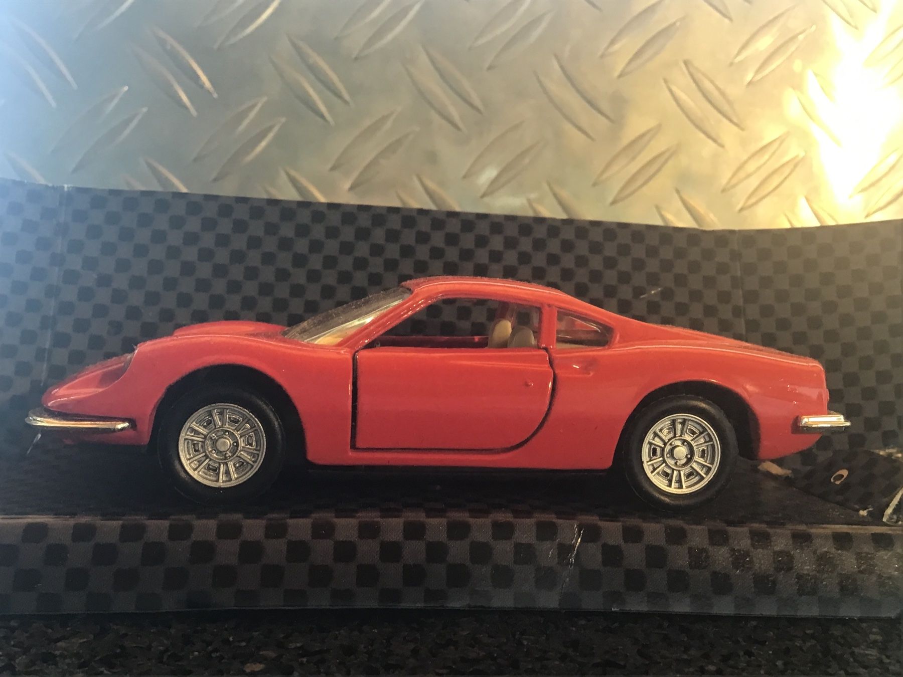 Ferrari Modellini d'auto: COLLEZIONE FERRARI DINO – Usato da Männedorf venduto da Spezial-Modelle