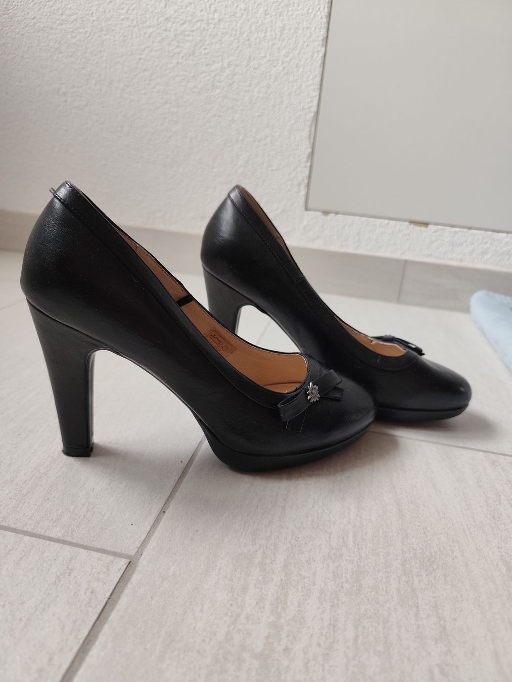 Damenschuhe: neuer Pumps der Marke Stockerpoint – Neu (gemäss Beschreibung) aus Bernhardzell von rajuhe