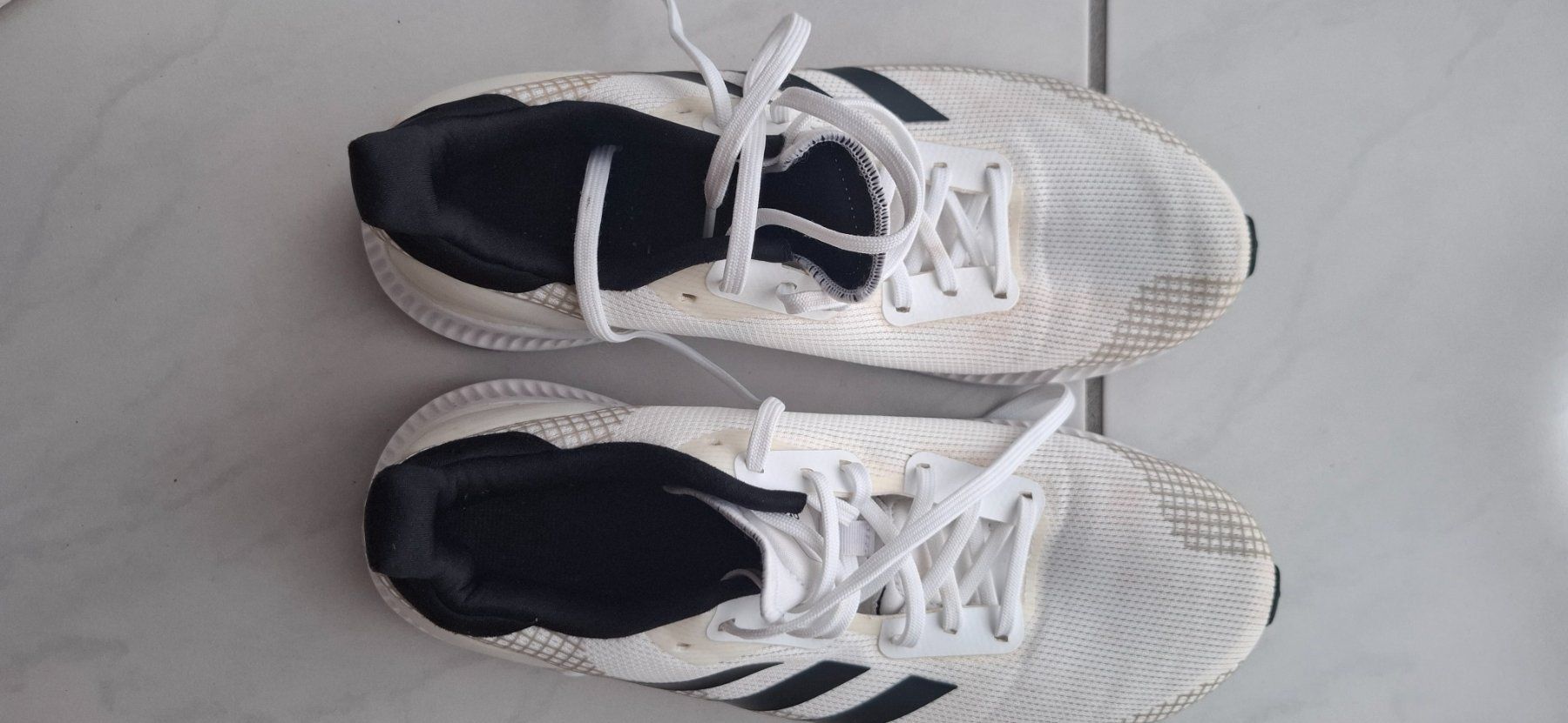 Adidas Scarpe da uomo: Adidas Turnschuhe große 42 2/3 – Usato da Ballwil venduto da fischli01