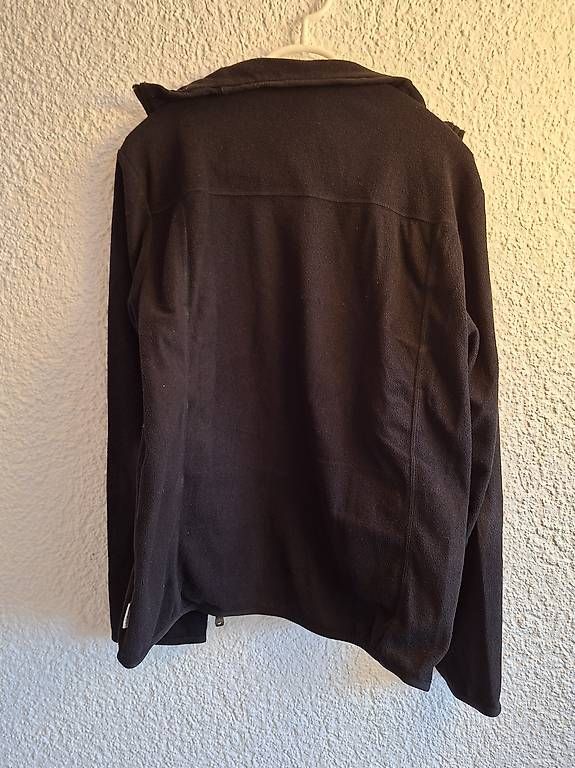 Maglioni & Felpe: Schwarzer Pullover von Quechua Grösse M – Usato da Belp venduto da ced_y8hx 2