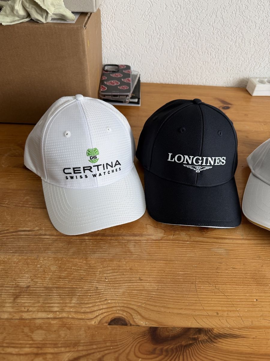 Copricapi, berretti & cappellini: Lot de casquette  – Nuovo e nell'imballaggio originale da La Chaux-de-Fonds venduto da mih_t8qk 1
