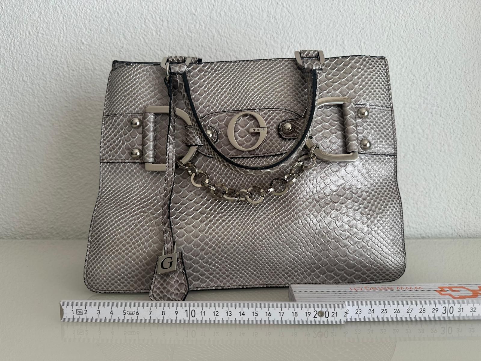 Guess Borse da donna: Guess Handtasche - Silber mit Schlangenmuster – Nuovo (secondo la descrizione) da Olten venduto da MattRed 2