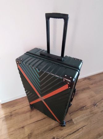Grosser Hartschalen Reisekoffer (74 x 47 x 25 cm)