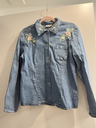 Vintage Jeansjacke mit Blumenstickerei