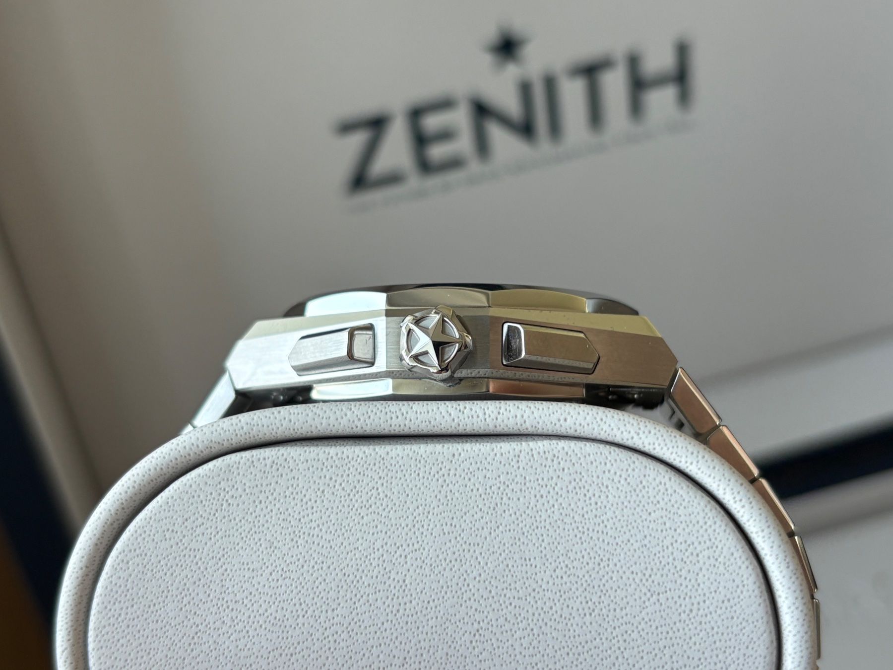 Zenith Montres: ZENITH Defy Skyline Chronograph - Fullset mit Garantie – D'occasion à Birsfelden par Mynos 7