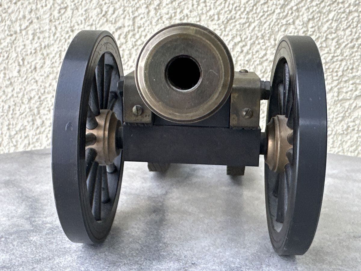 Alle Dekorationen: Dekorative Kanone aus Messing und Holz – Gebraucht aus Zürich von Chaeffeler 2