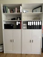 2x Bücherregale mit Vitrinentüren, weiss (NP: 300.-)