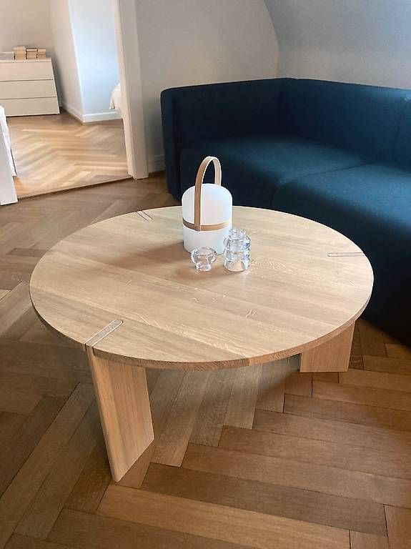 Tables: Couchtisch Rund Eiche OYOY – D'occasion à Basel par rthwbr 1