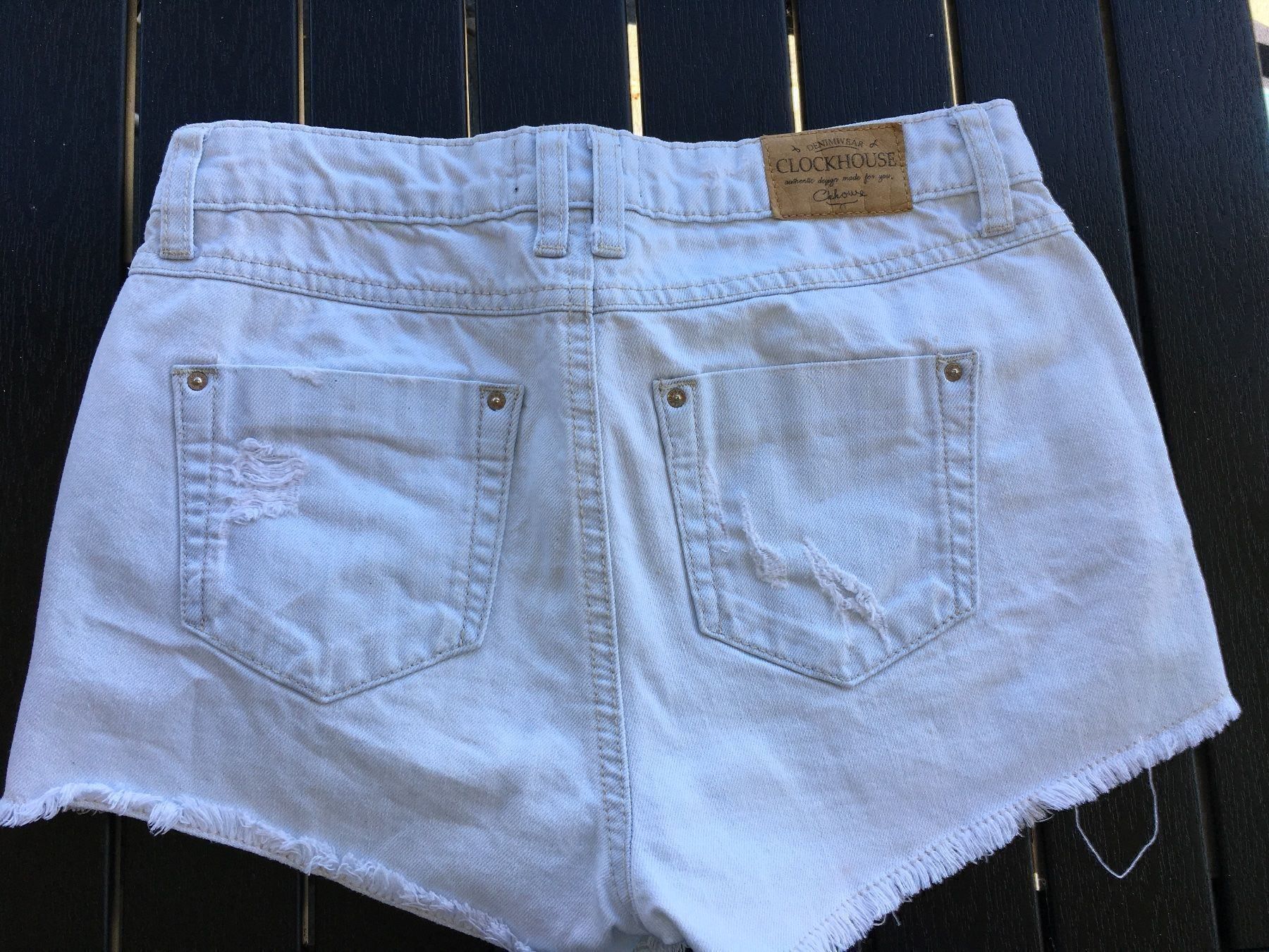 Jeans: Shorts Jeans hellblau Gr 34  high Rise – Gebraucht aus Goldau von Rjn 2