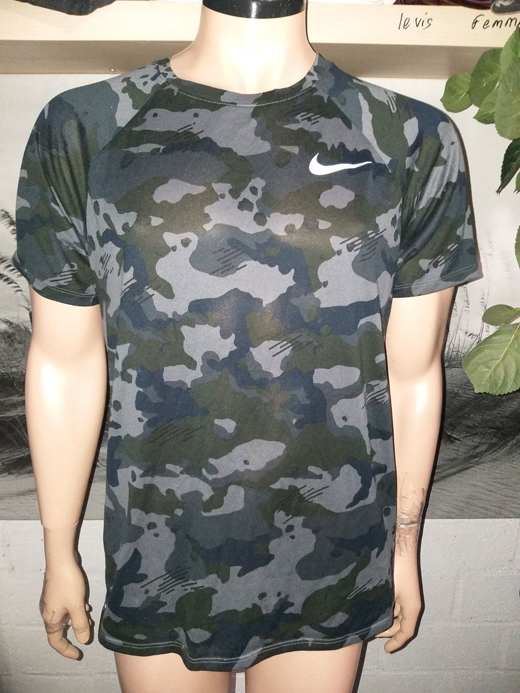Nike T-shirt: T-Shirt NIKE  Taille / Grosse M – Usato da Cossonay-ville venduto da Super-Price-Quality