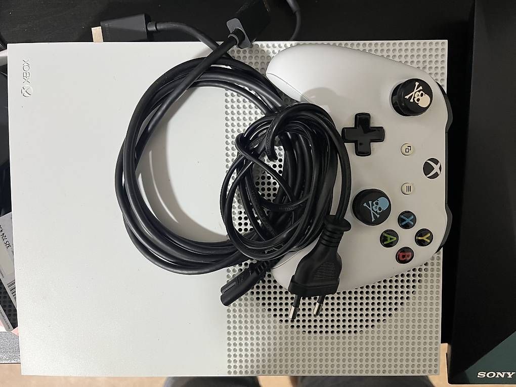 Microsoft Consoles: XBOX One S – D'occasion à Zürich par Tahim