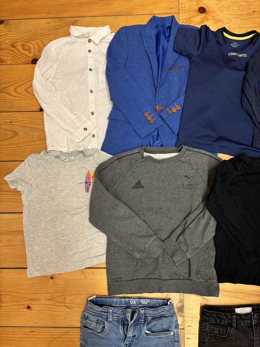 Lotti & Set di vestiti: Kleiderpaket Jungs, Grösse 122/128 – Usato da Büren an der Aare venduto da Nikito2001 1