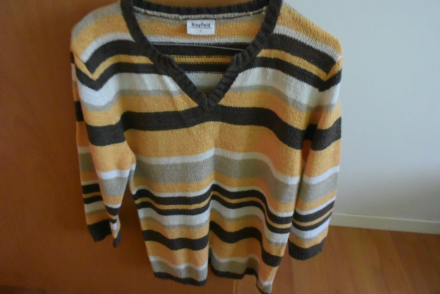 Maglioni & Felpe: Gestreifter auffallender Pulli Gr. S – Usato da Densbüren venduto da TutaLarsen