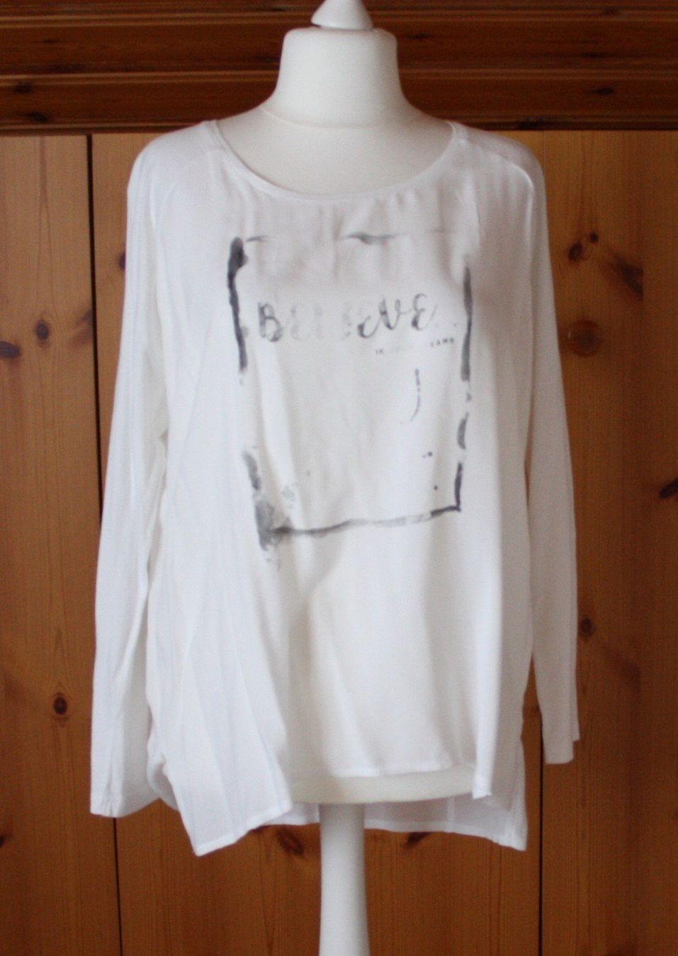 Camicette: Bluse Langarm weiss-grau  Gr. XL – Usato da Flüelen venduto da Diversicum-Curvy