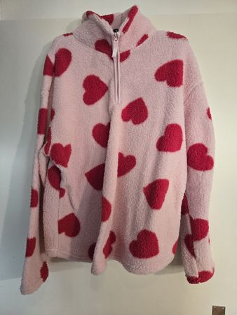 Kuscheliger Fleece Pullover mit Herzen, Grösse L!