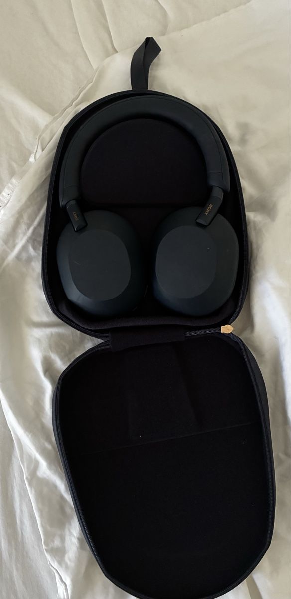 Sony Kopfhörer: Sony Bluetooth Kopfhörer WH1000XM5 – Neu (gemäss Beschreibung) aus Unterengstringen von vivienneberger