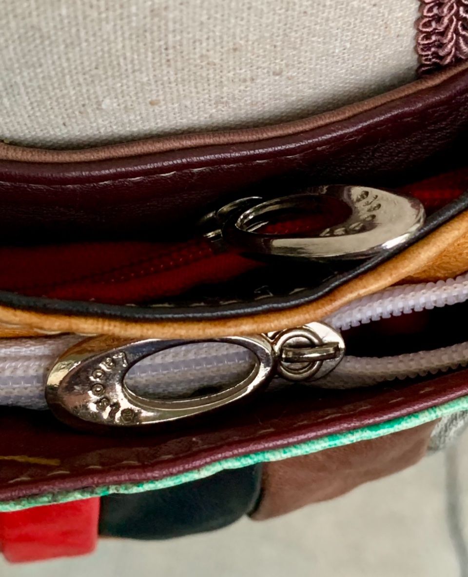 Lacoste Borse da donna: Incroyable sac vintage patchwork LACOSTE 2 poches zippées – Usato da Martigny venduto da only__you 2
