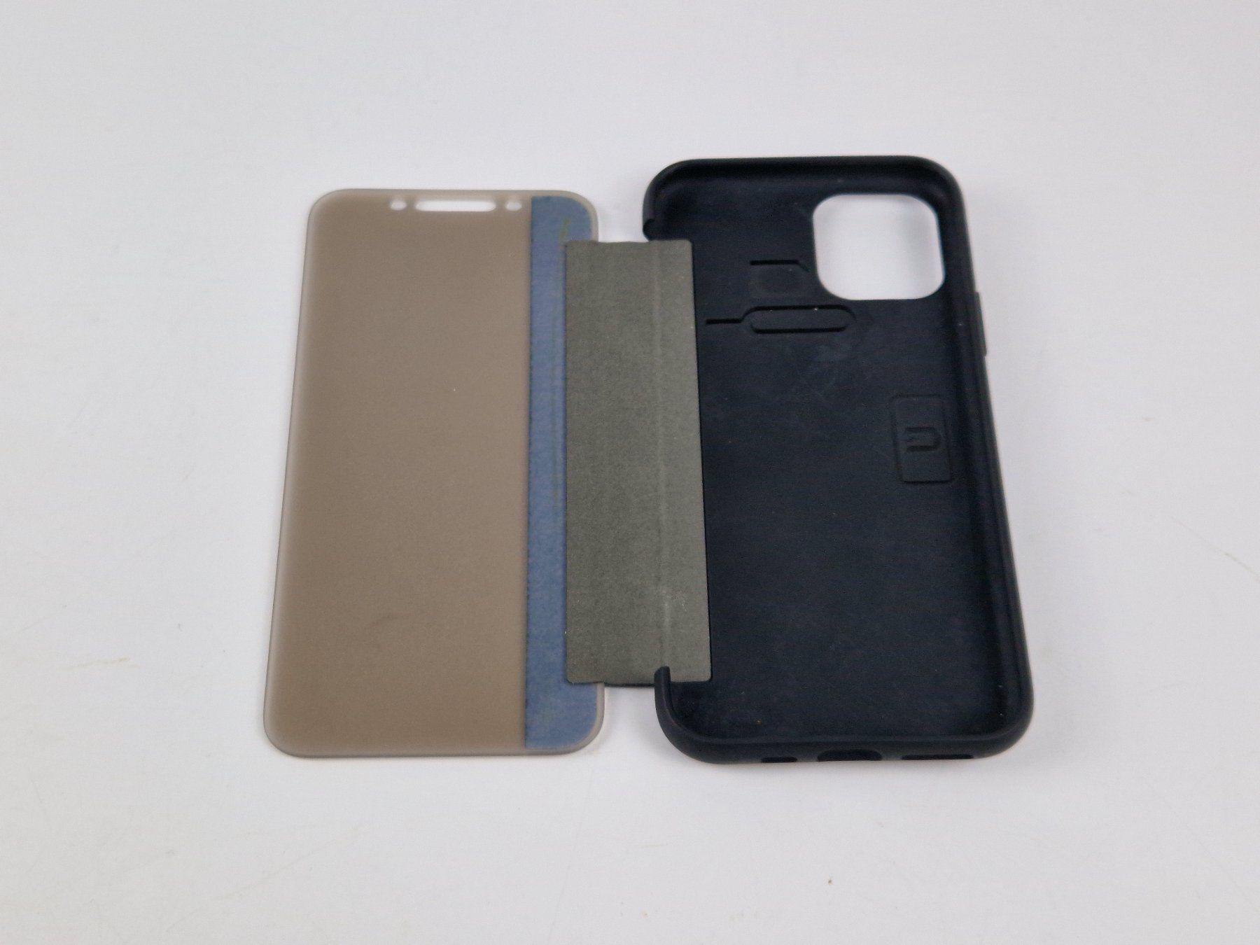 Apple Cover & Protezioni schermo: IPhone 11 Hülle Schwarz Blau – Usato da Muhen venduto da Restwert_Muhen 1