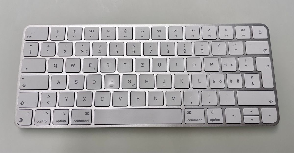 Apple Tastiere: Clavier Apple  – Usato da Les Genevez JU venduto da lau_qcd8 1
