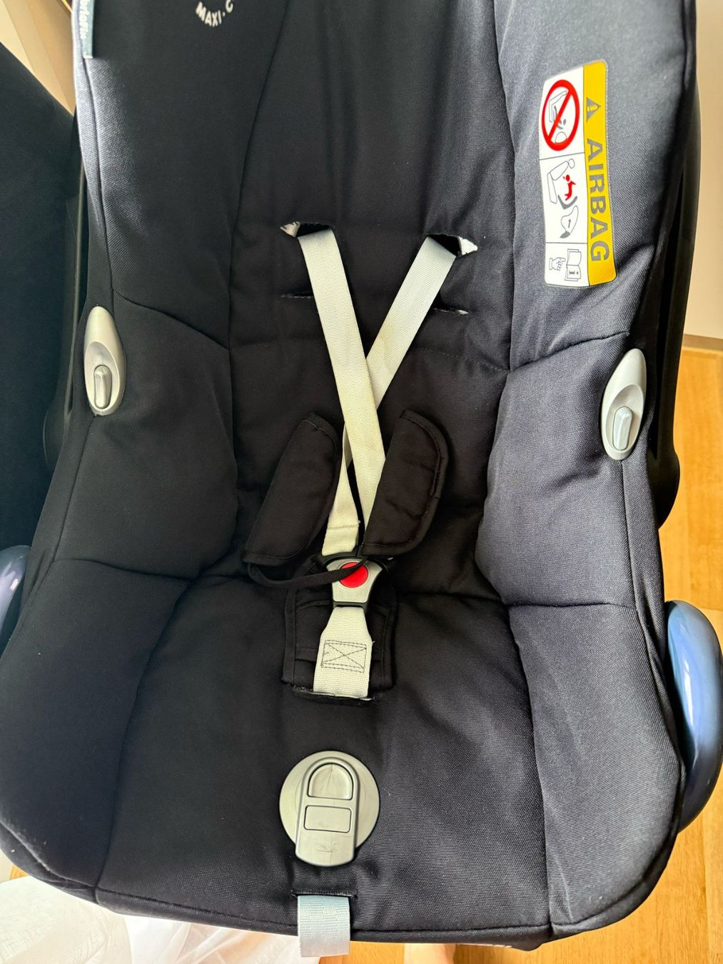 Maxi-Cosi Seggiolini per auto: Maxi-Cosi Babyschale mit Sonnenschutz, schwarz – Usato da Riehen venduto da edu_92w7 8