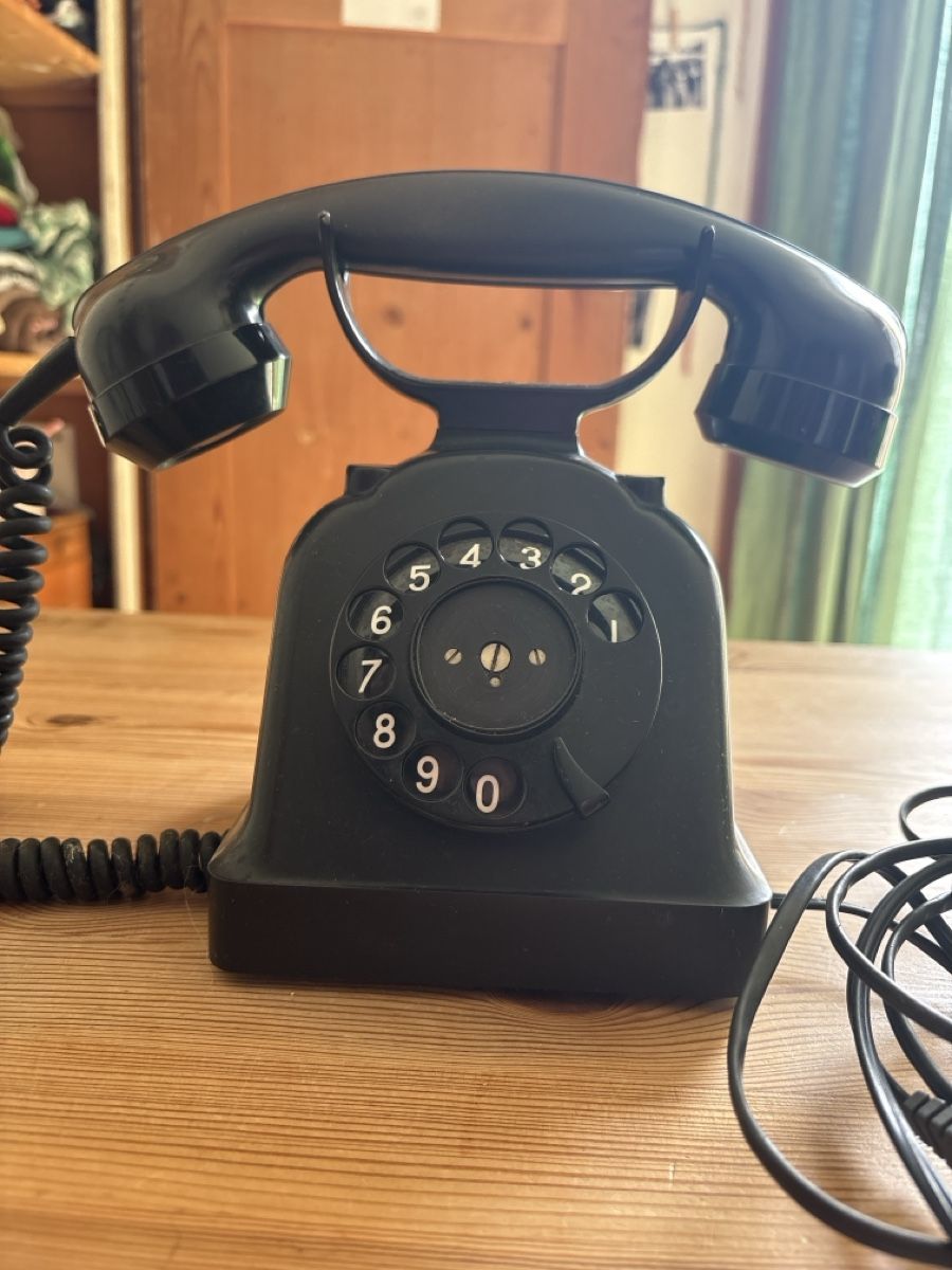 Telefone: Drehscheibentelefon schwarz mit Kabel und Anschluss – Gebraucht aus Solothurn von anu_xd9l 1