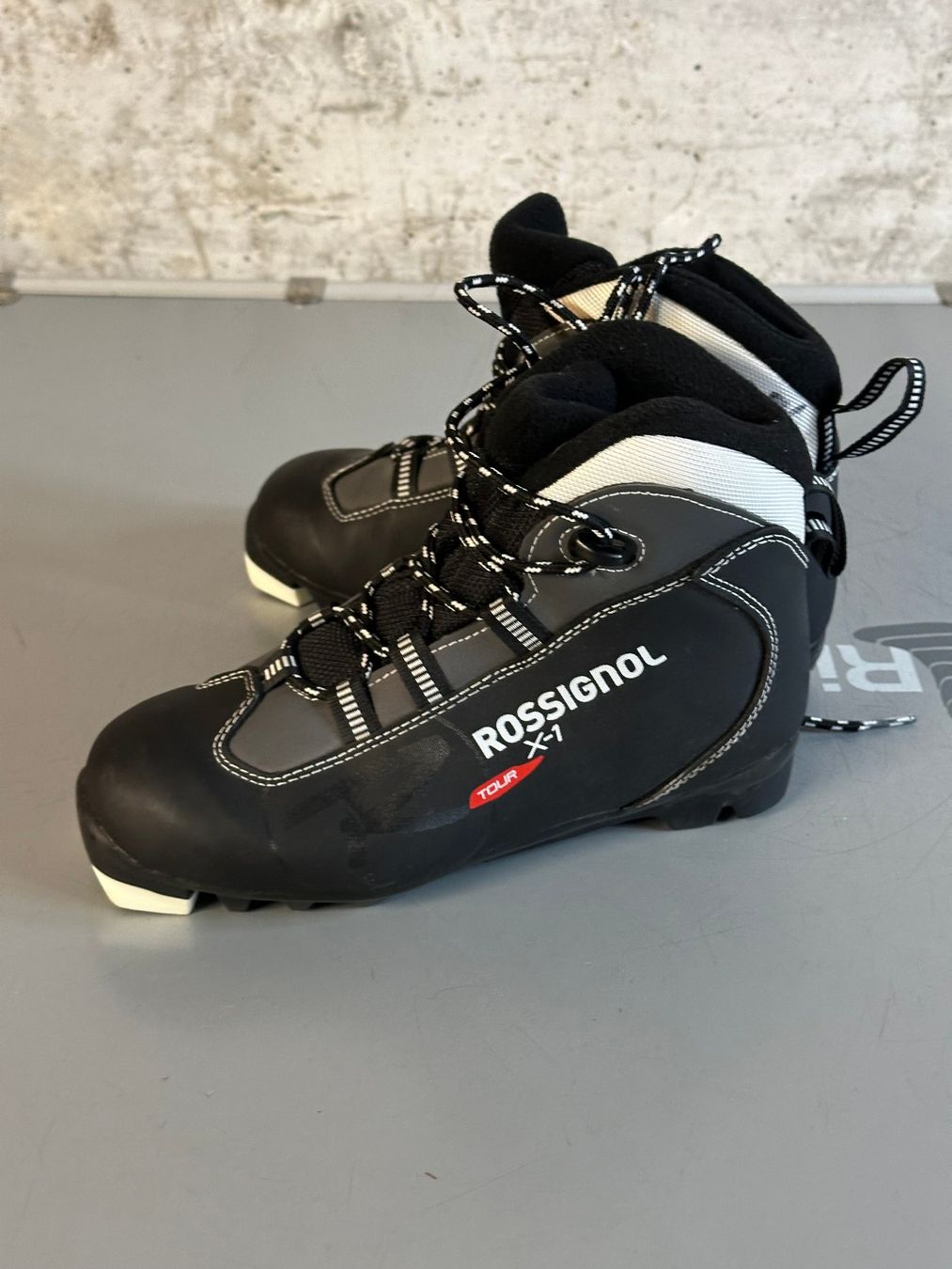 Rossignol Scarpe per ragazzi: Rossignol Klassisch Langlauf Schuhe Gr. 36 – Usato da Emmenbrücke venduto da karkarkar 1
