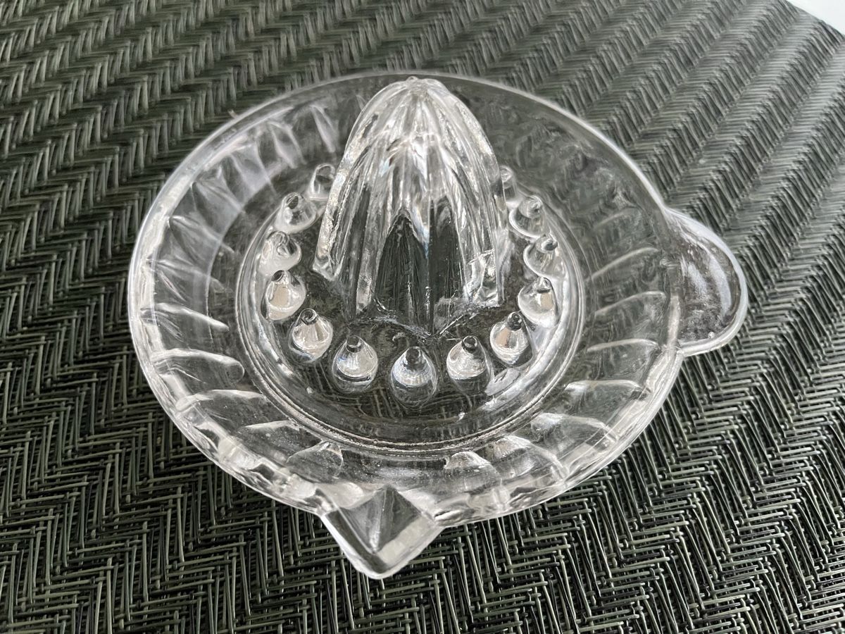 Cucine complete: Presse-agrumes en verre – Usato da St. Prex venduto da Nikolletta 1
