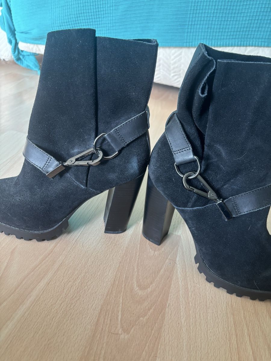 Scarpe da donna: Neue Wildlederstiefeletten – Nuovo e nell'imballaggio originale da Schlieren venduto da lil_8jdp 1
