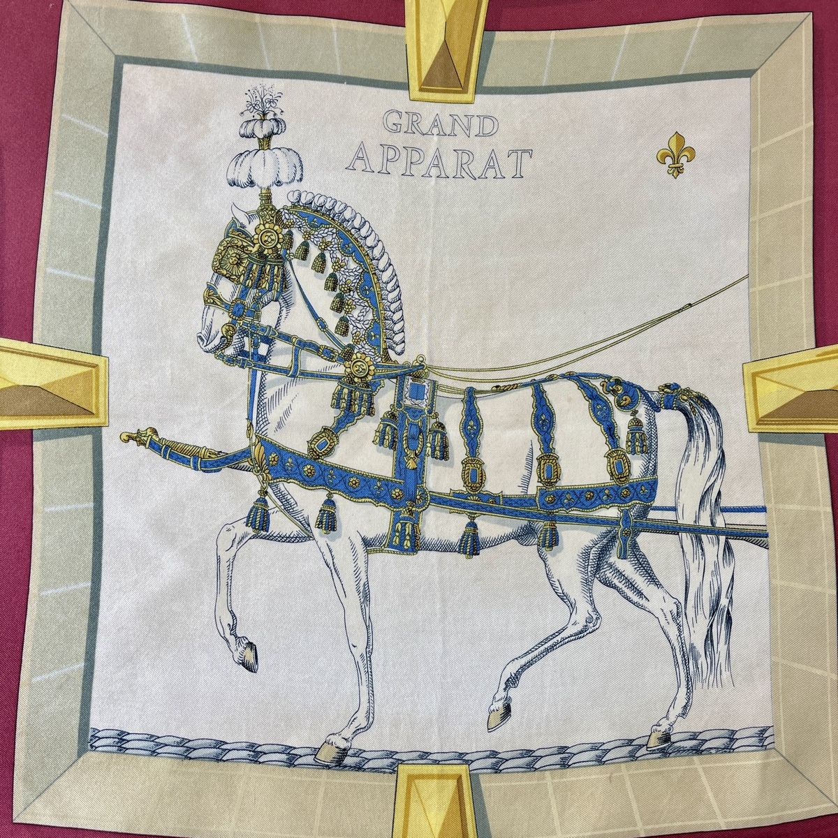 Hermès Foulard & Sciarpe: HERMES Vintage Silk Scarf – Usato da Emmen venduto da Avviivva_Com2023 2