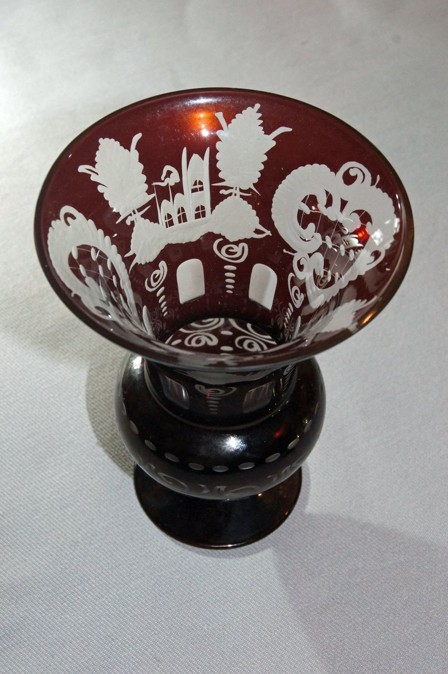 Vasi & Recipienti: Antike Vase aus rotem Überfangglas – Usato da Geroldswil venduto da ARTEFACTO 8