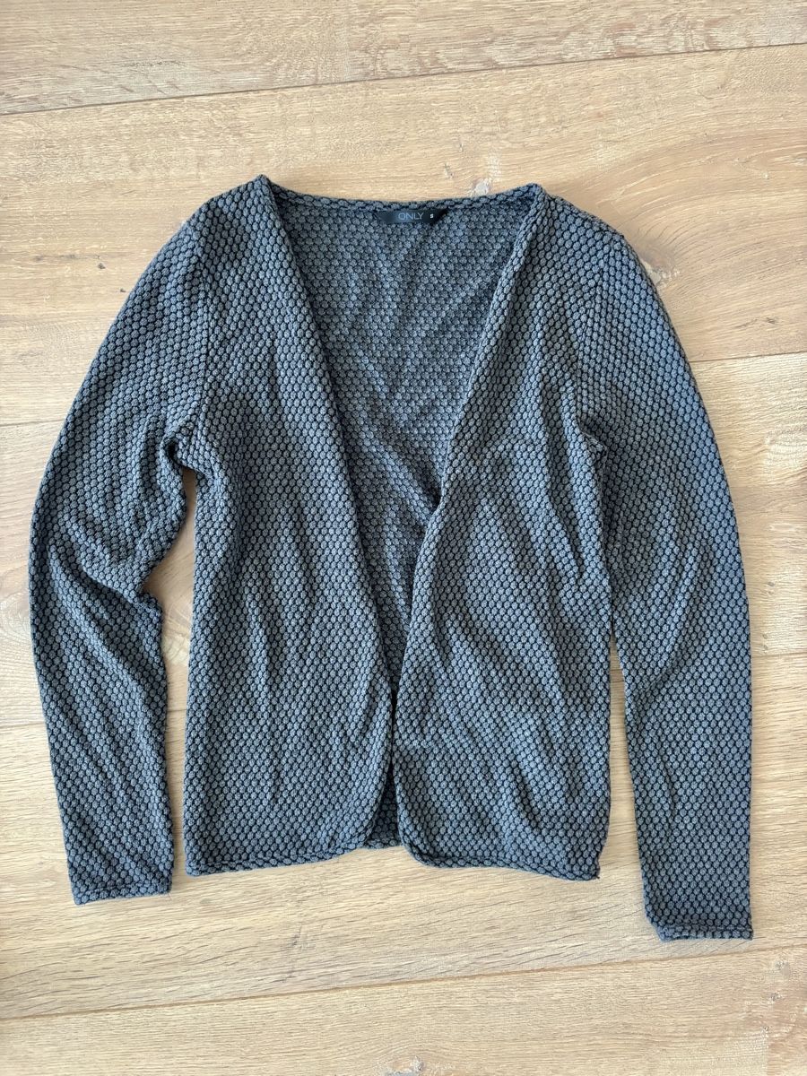 Only Jacken: Damen Strickjacke ONLY grau Grösse S  – Gebraucht aus Ennetbürgen von Evelyne_G
