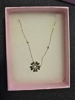 Goldkette mit Blume