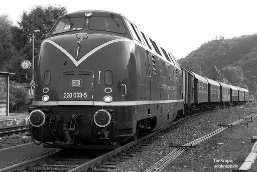 Roco Modelleisenbahnen: Roco 52680 - Diesellok BR 220 der DB – Neu und originalverpackt aus Rotkreuz von MOBAHN-1zu87 2