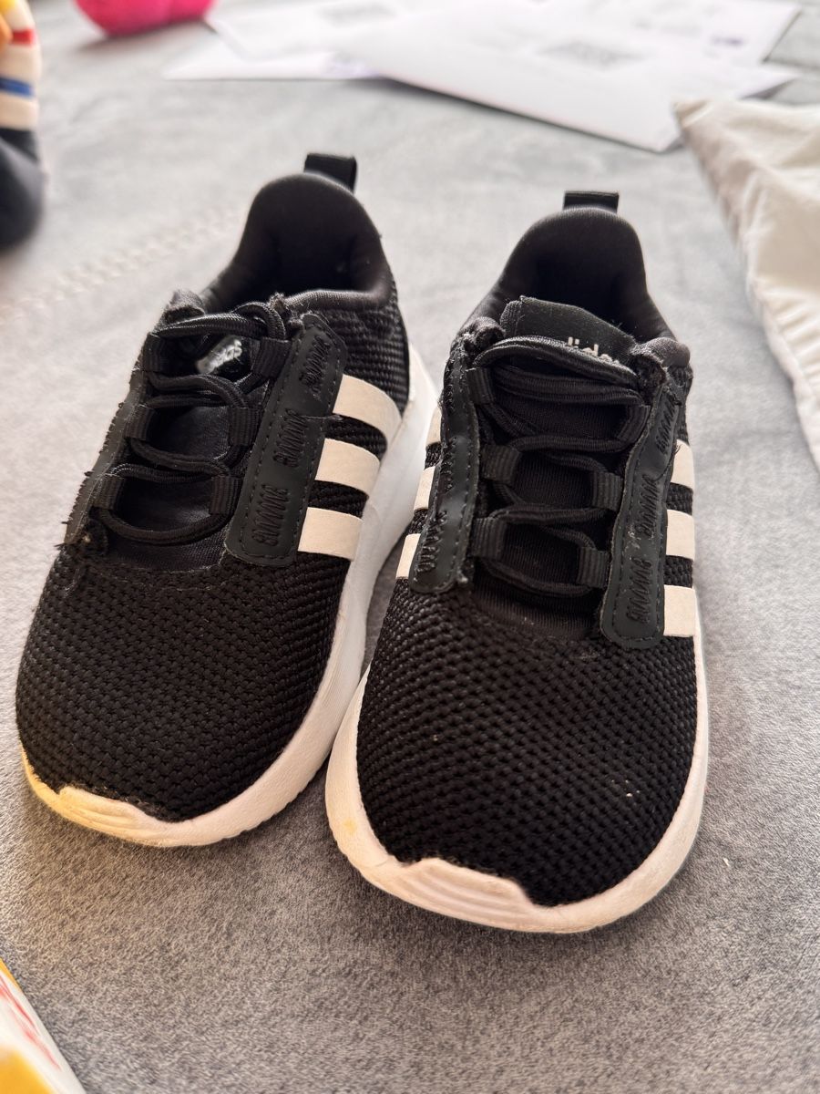 Adidas Schuhe für Jungen: Baskets Adidas bébé taille 20 – Gebraucht aus La Chaux-de-Fonds von Sabinchenn 1
