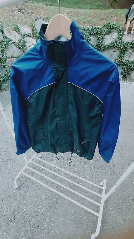Jacken & Mäntel: Diverses vestes de pluie enfant – Gebraucht aus Bouveret von familylocher