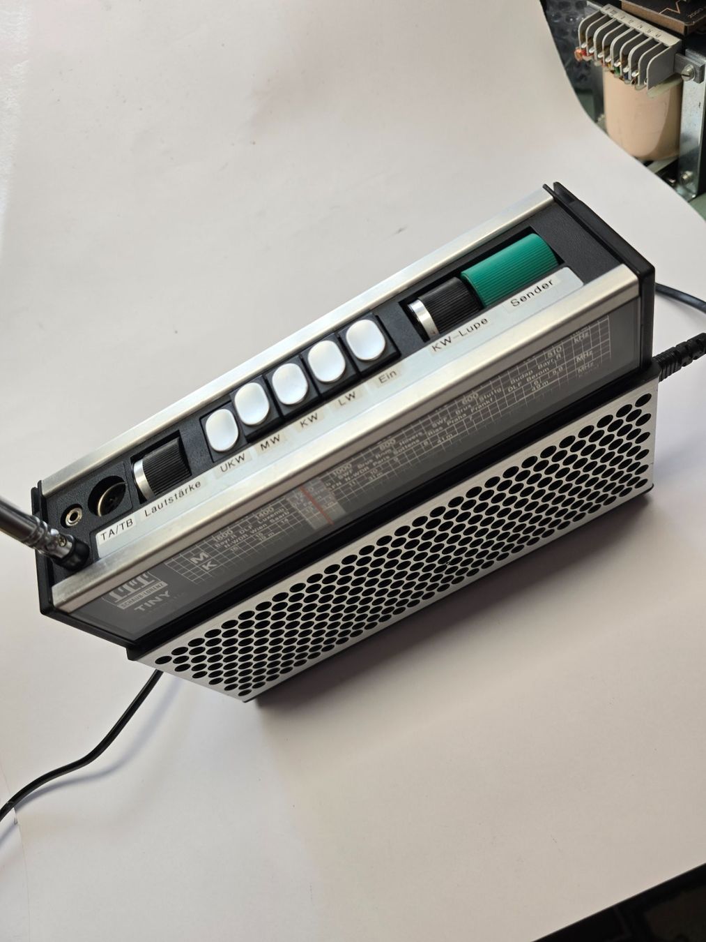 Radio: Kofferradio ITT Schaub Lorenz "TINY automatic 105A" von 1974 – Usato da Balgach venduto da Zwickau01 5