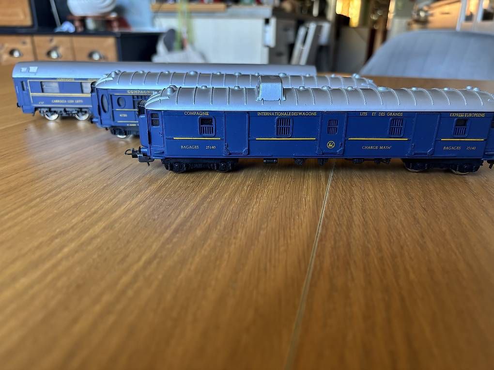 Lima Modelleisenbahnen: Lot de wagons de la marque lima – Gebraucht aus Orbe von car_8grw