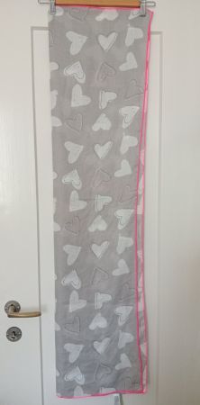 Accessorize Schal Grau mit Herz-Print & Pinkem Rand