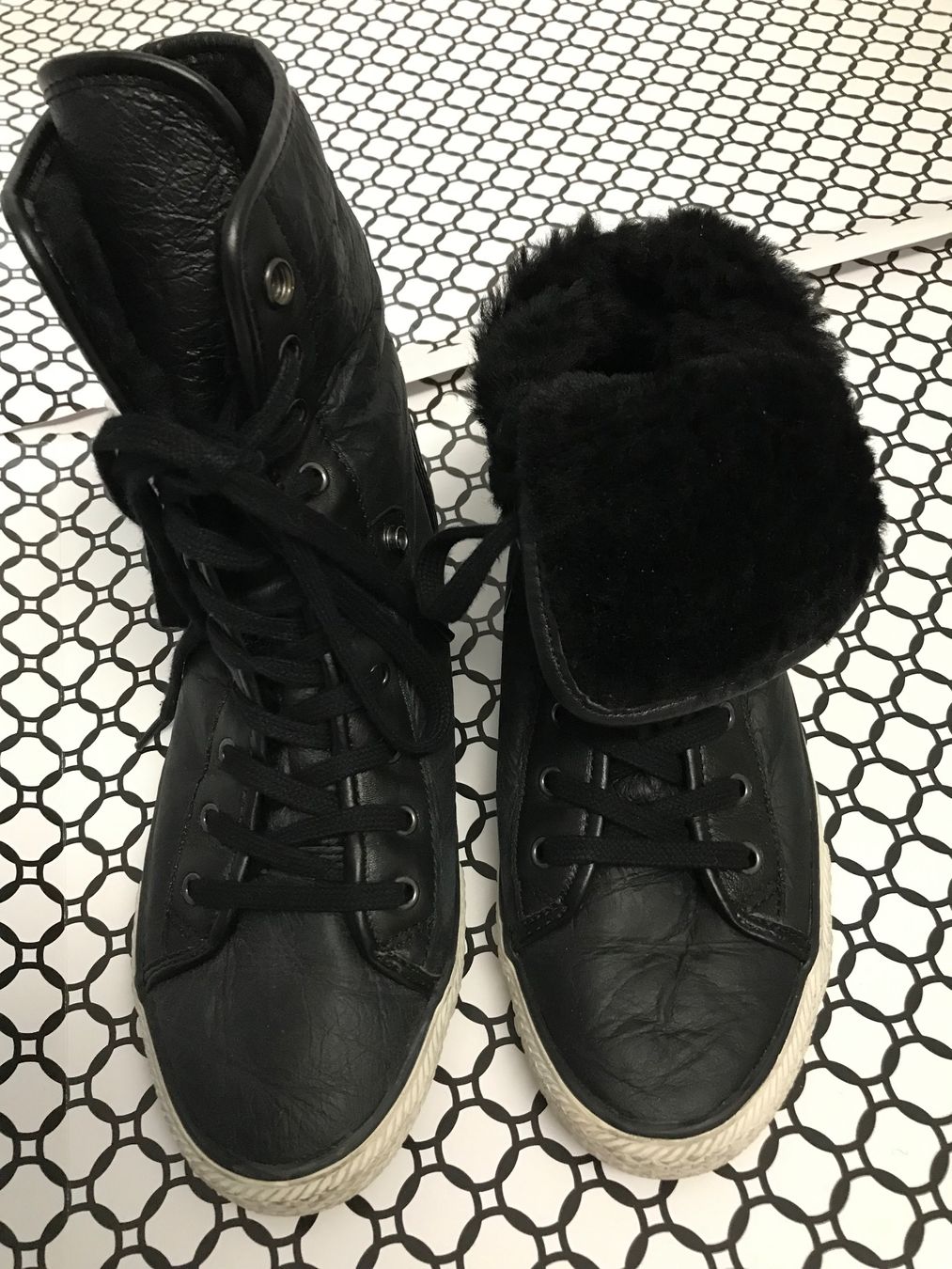 Ash Damenschuhe: Ash Sneaker gefüttert, schwarz – Gebraucht aus Niederteufen von mix18