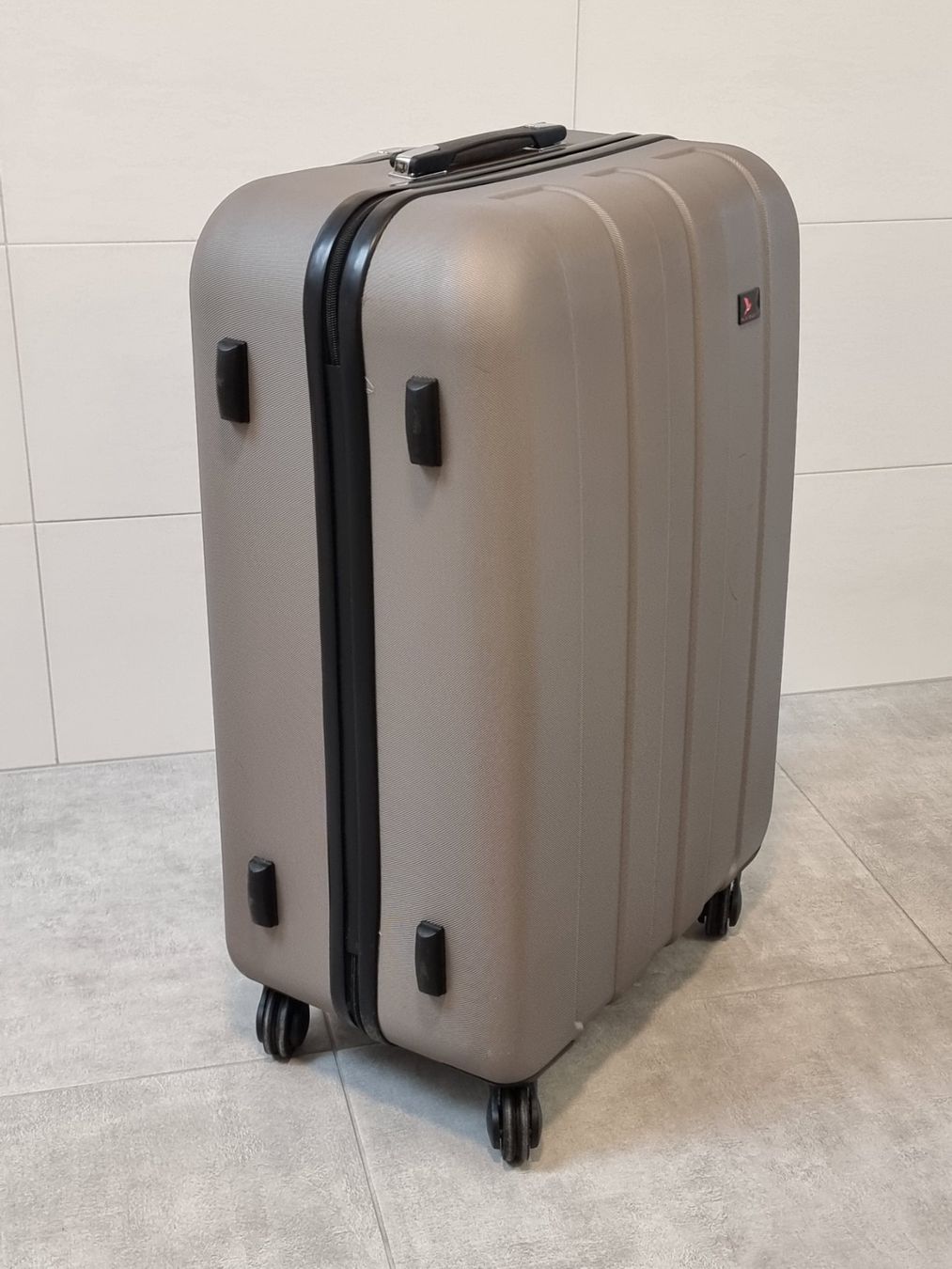 Valigie: Grosser Reisekoffer mit Rollen – Usato da Bellmund venduto da andrino 2