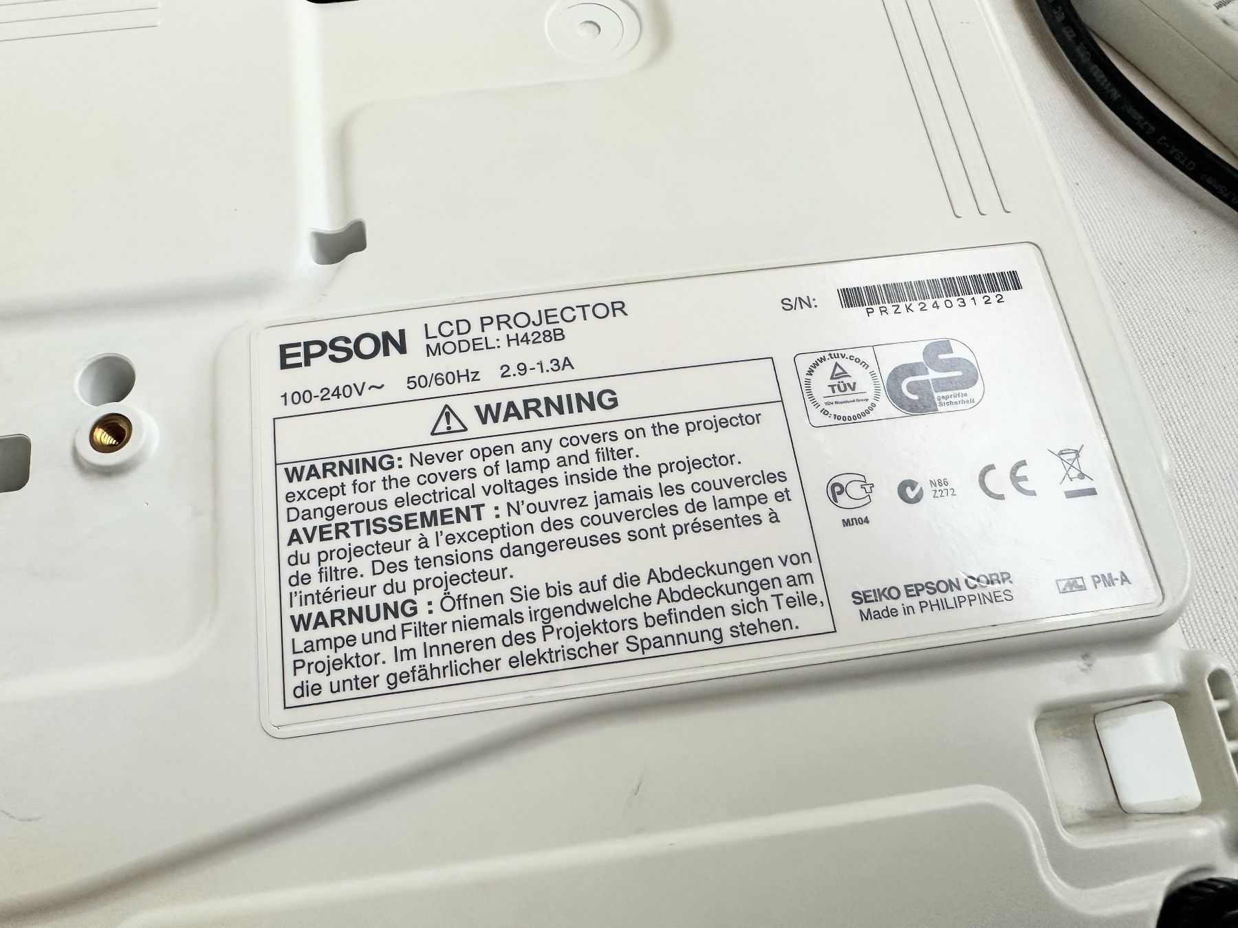 Epson Videoprojektoren: Epson EB-W12 – Defekt aus Zürich von dee_75my 2
