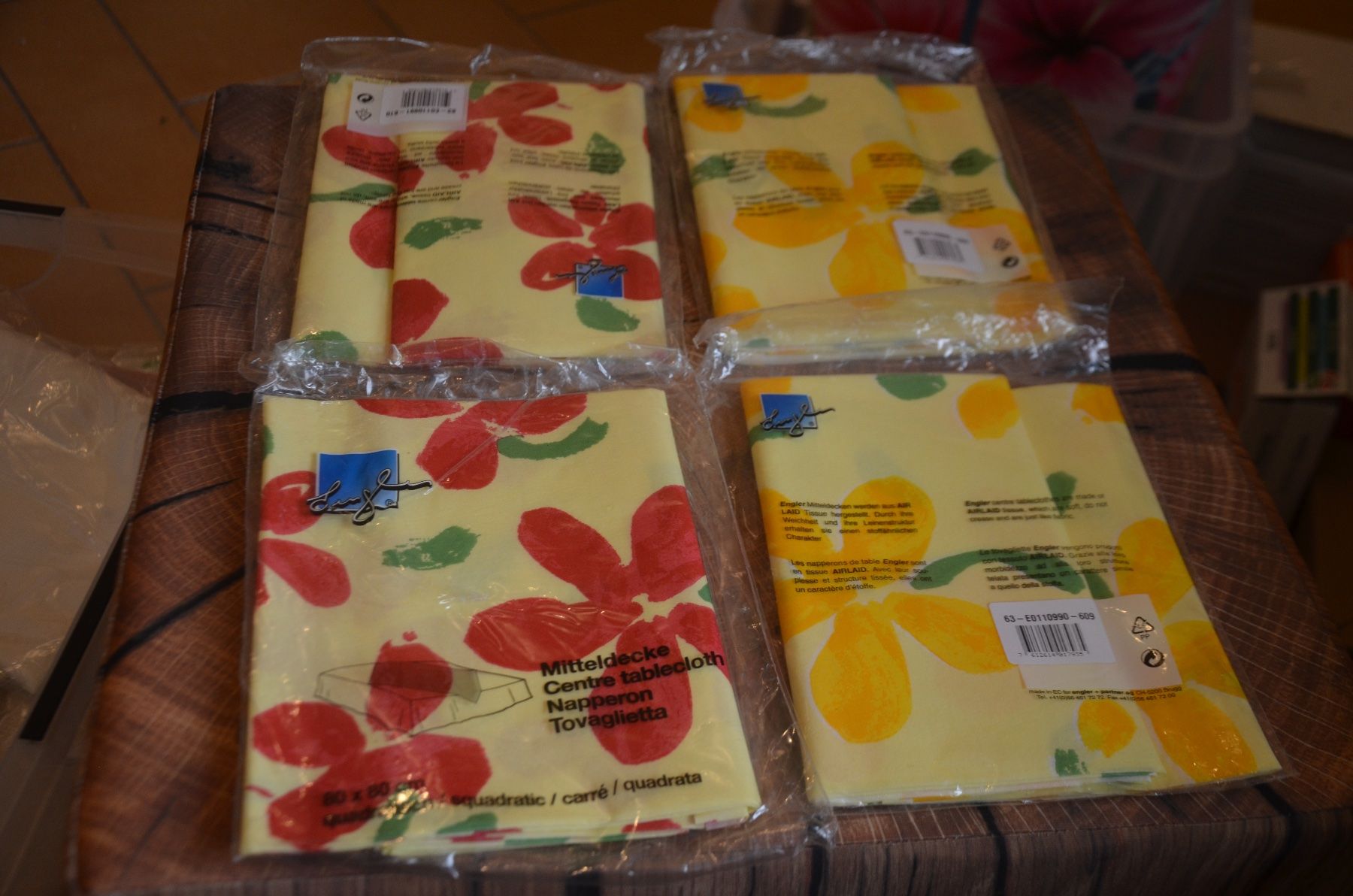 Sonstige Tischwäsche: 4 STUCK NAPPE - TISCHDECKE NEU - CM 80X80 – Neu und originalverpackt aus Chiasso von Dolly015
