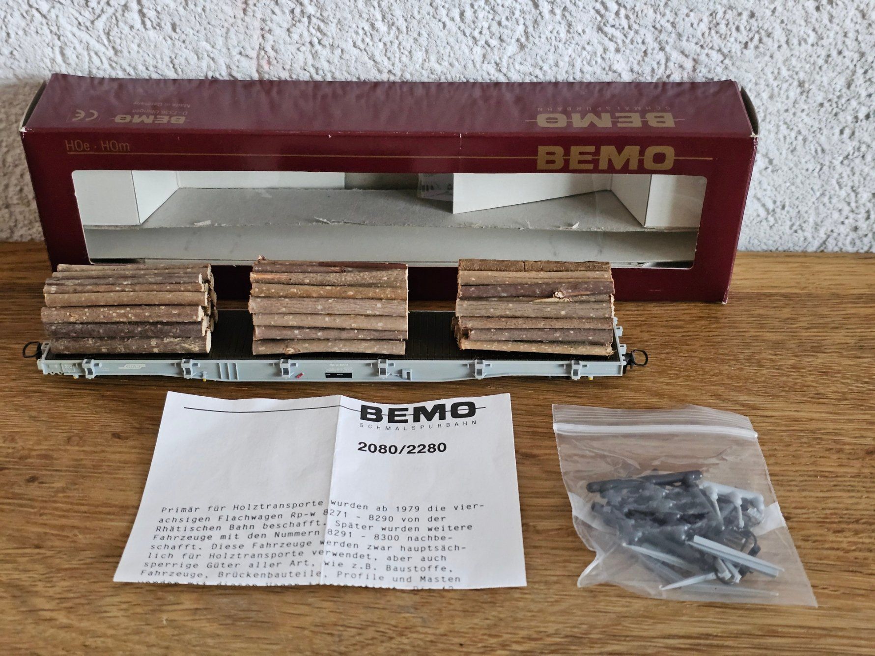 BEMO 2280 103 RhB Rp-w 8273 Rungenwagen mit Holzladung (Neu (gemäss ...