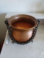 Grosser alter Kupferkessel Kupferkübel Kupfertopf mit Kette
