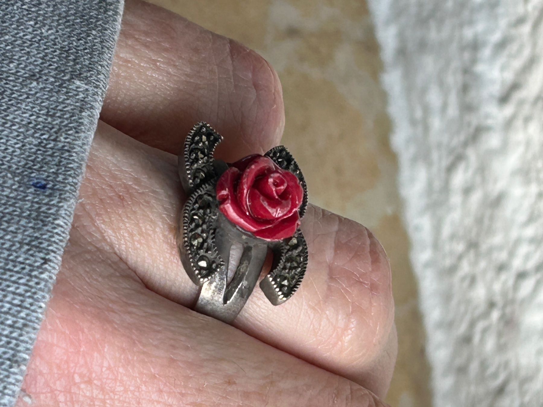 Bagues: Silberring mit roter Rose und Markasiten Gr. 58 – D'occasion à Dittingen par Bellevista 1