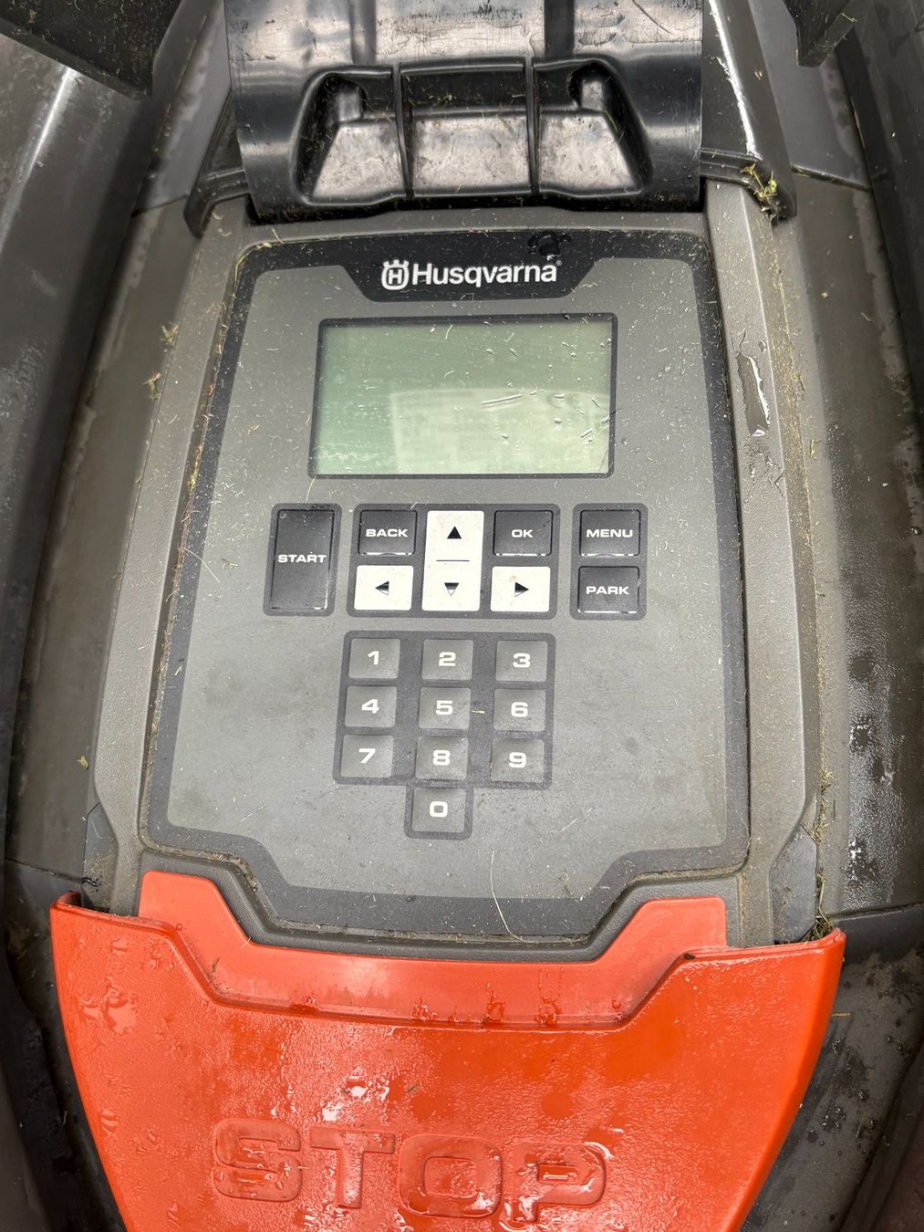 Husqvarna Tondeuses à gazon: Husquarna Roboterrasenmäher – D'occasion à Sommeri par Tinito 2